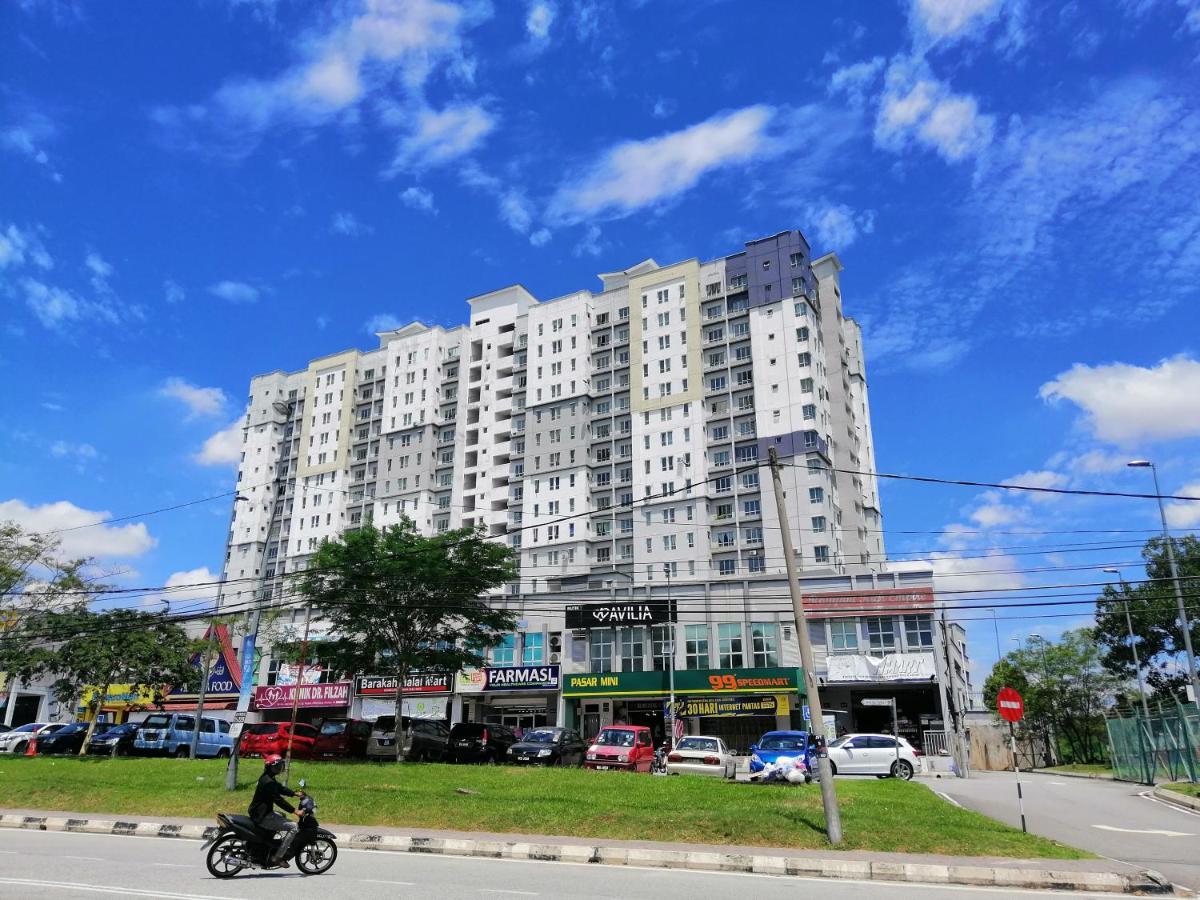 Tropika Homestay Bangi With 3 Bedrooms Kajang Buitenkant foto
